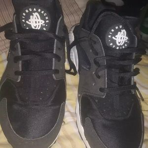 Women huraches size 8